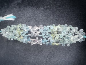 Perles de briolette en aquamarine facettée, 7x10mm - Product Image 2