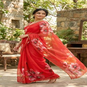 VASTRA COTTAGE Sari de seda tabby suave y pesado con estampados florales, bordado a mano con cuentas y lentejuelas, con blusa de seda satinada - Product Image 2