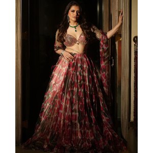 Lehenga Choli à imprimé floral de créateur pour les fêtes et les bals de fin d'année Robe élégante inspirée de Bollywood - Product Image 1