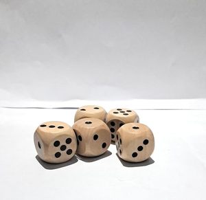 Dés en bois faits à la main pour jeux de société et jeux de table, dés de jeu en bois naturel, dés décoratifs en bois pour jeux en famille - Product Image 6