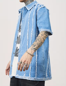 Chemise en jean déchirée et délavée à manches courtes coupe ample pour homme, col rabattu, style streetwear, en coton tissé pour l'été - Product Image 4
