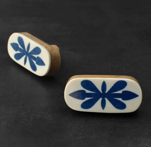 Boutons d'incrustation d'os fabriqués à la main de qualité supérieure avec un design floral pour la décoration intérieure Boho pour les armoires de cuisine et les vanités de salle de bain - Product Image 1