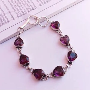 Pulsera de Plata de Ley con Amatista de Corte Ovalado Natural, Diseño Único y Sencillo, Joyería Hecha a Mano de Lujo, Regalo para Ella - Product Image 1