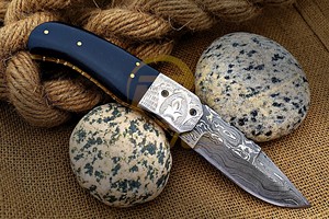 Navaja de Bolsillo Plegable de Estilo Artesanal de Lujo con Hoja con Patrón de Damasco y Mango de Micarta para Uso Diario y al Aire Libre - Product Image 6