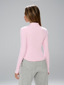 Veste de yoga pour femme avec logo personnalisé, coupe ajustée, séchage rapide, idéale pour la gym, le fitness, la course à pied et le yoga, vêtements de sport pour femme à prix avantageux. - Product Image 2