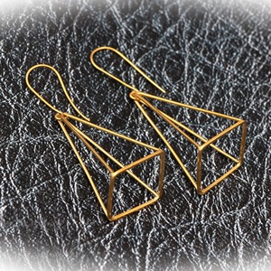 Boucles d'oreilles rectangulaires géométriques en laiton plaqué or, bijoux modernes en métal soudé - Product Image 4