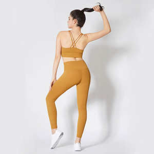 Nouveaux ensembles de yoga pour femmes, leggings et soutien-gorge de haute qualité avec logo sur la taille, design élégant et tendance - Product Image 3