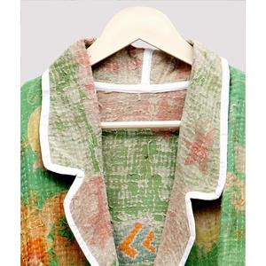 Chaqueta Blazer Unisex Verde Acolchada de Algodón con Estampado Floral, Cuello Mao, Bolsillo con Parche, Manga Tres Cuartos, Frente Abierto - Product Image 4