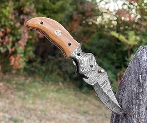 Cuchillo EDC para Deportes al Aire Libre con Mango de Madera, Hoja de Acero de Damasco con Punta Clip y Perilla para el Pulgar, 7 Pulgadas, Garantía de 3 Años - Product Image 4