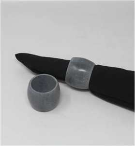 Anneaux de serviette en résine blanche élégants, durables et écologiques, design cylindrique, vaisselle minimaliste moderne pour mariages et banquets (vente en gros) - Product Image 3