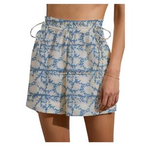 Shorts de week-end en coton imprimé floral à la main avec cordon de serrage pour femme – Tenue décontractée d'été – Short de plage en coton imprimé à blocs avec cordon de serrage - Product Image 1