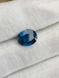Saphir bleu naturel 4,29 carats, taille ovale, pierre précieuse certifiée IGI, origine Ceylan, qualité exclusive, lustre superbe pour la fabrication de bijoux - Product Image 5