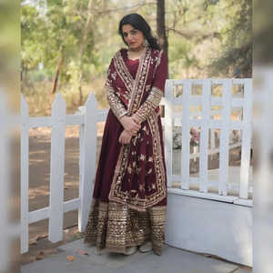 Conjunto de traje de mujer Radiant Dark Maroon 142 - Product Image 5