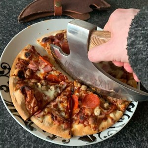 Cortador de Pizza Tipo Mezzaluna, Hecho a Mano, Ecológico, Resistente, de Grado Industrial, con Hoja de Acero con Alto Contenido de Carbono, Mango de Madera - Product Image 3