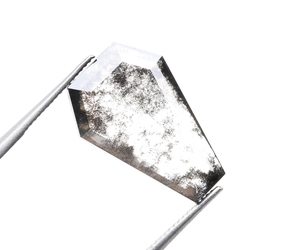 เพชรทรงโลงศพแบบพิเศษ 2.35 กะรัต สีซอลท์แอนด์เปปเปอร์ แฟนซี คัลเลอร์ เลเซอร์เจาะ เพาะเลี้ยงในห้องปฏิบัติการ เพชรเม็ดเดี่ยวแบบซอลท์แอนด์เปปเปอร์สั่งทำพิเศษ - Product Image 2