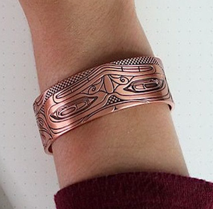 Bracelet en fil métallique entrelacé bicolore or rose et cuivre, design exquis, cadeau promotionnel original - Product Image 4