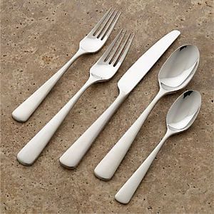 Ensemble de couverts en métal contemporain, ustensiles élégants en acier inoxydable conçus pour une présentation moderne à la table et pour la cuisine quotidienne. - Product Image 2