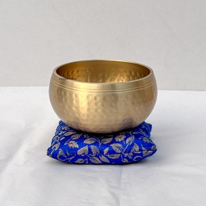 Fabricant de bols chantants martelés de haute qualité, bols sonores de méditation, bols chantants tibétains en bronze et laiton avec marteau et coussin - Product Image 4