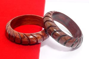 Craft Emporium exporte des bijoux fantaisie en bois artificiel - Product Image 3