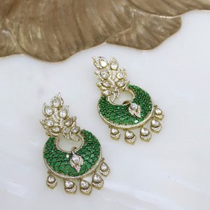 Elegantes Pendientes de Aro con Baño de Platino y Piedras de Moissanita para Novias, Ideales para Bodas - Product Image 2