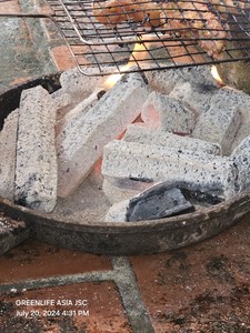 Briquetas de bambú carbonizadas hechas a máquina, carbón de barbacoa de fábrica de Vietnam - Product Image 2