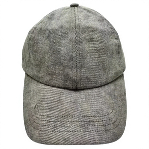 Casquette unisexe décontractée VYRRA INTERNATIONAL, réglable, avec logo brodé, couleurs beige et bordeaux, 100% coton, tissu respirant, quatre tailles - Product Image 5