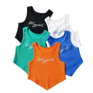 Camiseta sin mangas bordada personalizada, Sexy Hottie con dobladillo irregular, ropa de calle sin costuras, camiseta sin mangas informal de punto elástico para mujer - Product Image 1