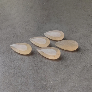 Pierre précieuse calibrée en calcite naturelle facettée en forme de goutte d'eau de qualité AAA+ pour la fabrication de bijoux - Product Image 4