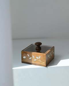 Caja de Dulces NoorEssence Pearl, Elegante Organizador de Dulces de Madera y Acrílico con Incrustaciones de Concha de Nácar para Regalos de Ramadán 2027, Iftar y Lujo - Product Image 6