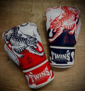 Trending Custom Logo Thai Printed Boxing <b>Gloves</b> Premium Cowhide Leather Muay Thai Training <b>Gloves</b> <b>Moisture</b> Wicking <b>Gloves</b> - Product Image 2