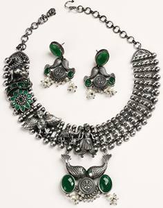 Conjunto de Collar Bohemio de Plata Oxidada con Motivo de Pavo Real de Ónix y Pendientes de Perlas para Mujer, Ideal para Bodas - Product Image 1