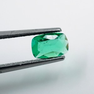 HAYAAT GEMS Esmeralda Cultivada en Laboratorio de 0.30 Quilates, Corte Cojín Facetado (6x4x2mm) para Joyería - Product Image 6