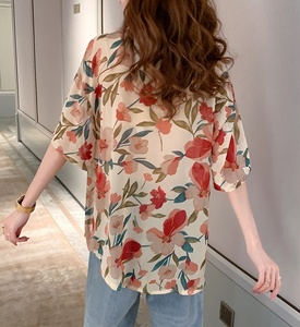 Blusa de Poliéster Transpirable para Mujer, Estampado Floral, Manga Larga, Cuello con Botones, Corte Recto, para Todas las Temporadas - Product Image 2