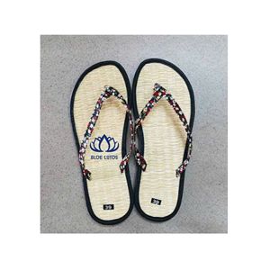 Pantuflas de Hojas de Palma Ecológicas de Alta Calidad, Ligeras y Cómodas, Calzado de Interior para Uso Diario en Hoteles y en el Hogar, Modelo Blue Lotus - Product Image 1