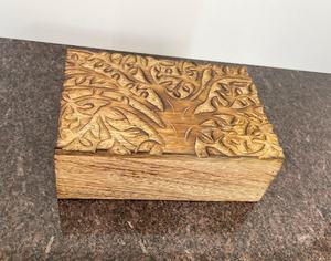Caja de madera maciza hecha a mano con diseño grabado moderno, decoración de mesa, artesanía, juego de regalo rectangular de madera. - Product Image 4
