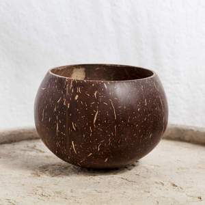 Taza de coco de gran calidad, taza sostenible para beber coco con platillo, suministro para hoteles y bares. - Product Image 3