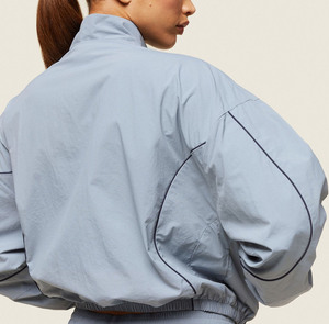 Conjunto de chándal holgado azul claro para mujer, chaqueta con cremallera y cuello alto y pantalones largos - Product Image 2