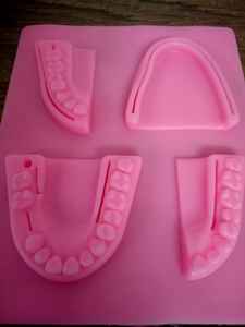 Coussin de suture pour étudiants en médecine - Coussin d'entraînement réutilisable en silicone durable à 3 couches avec plaies pré-découpées pour usage hospitalier - Product Image 4