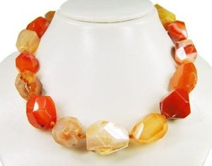 Collier ovale noir brillant en résine perlée pour femme, fait main, multicouche, bijou statement épais au look audacieux et élégant - Product Image 6