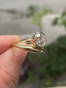 Bague solitaire à monture torsadée avec diamant de laboratoire rond taille Old Mine de 2 carats, certifiée IGI - Product Image 5