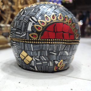 กล่องใส่เครื่องประดับงานฝีมือ ดีไซน์สวยงามเป็นธรรมชาติ สำหรับเก็บเครื่องประดับ กล่องอะลูมิเนียมทรงกลมตกแต่ง จากอินเดีย - Product Image 1