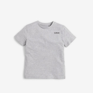 เสื้อยืดคอกลมแขนสั้นสีเทา พิมพ์ลายโลโก้ด้านซ้ายที่อก ผ้าเจอร์ซีย์ สไตล์ลำลอง - Product Image 1