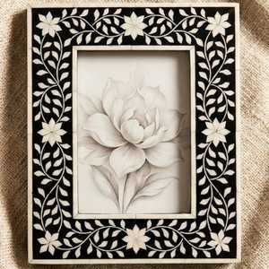 Cadre photo en résine osseuse Novella Luxe, fait main, design artistique moderne pour un intérieur sophistiqué - Product Image 5