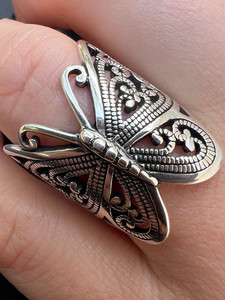 Anillo de cóctel de aleación con forma de mariposa, chapado en plata antigua, estilo vintage, para joyería de moda unisex. - Product Image 4