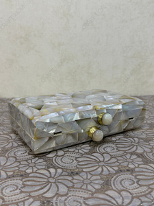 Pochette en nacre |   Minaudière artisanale en coquille blanche |   Sac à main de luxe pour femme, idéal pour les mariages, les occasions décontractées et les soirées - Product Image 5