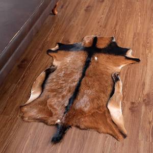 Matériau en cuir entier de chèvre avec fourrure intégrée de couleur barbe et peau de mouton - Product Image 6
