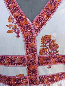 ชุดเดรสพิมพ์ลายด้วยมือ ผ้าฝ้ายอินเดีย ชุดยาว คอวี แขนยาว ลายดอกไม้ สำหรับผู้หญิง - Product Image 4