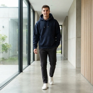 Sweat-shirt à capuche texturé bleu marine personnalisé pour homme, pull-over imprimé avec logo sur la bordure de la capuche, style streetwear - Product Image 4