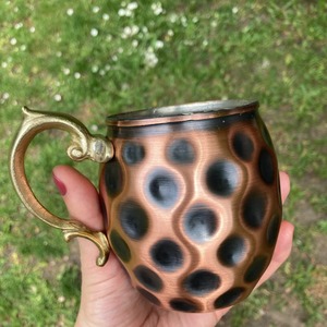 Mug élégant en cuivre martelé, idéal pour bar à domicile, fêtes, service de cocktails et boissons de fête, vente en gros depuis l'Inde - Product Image 4