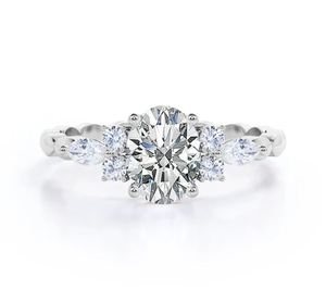 Exquisito Anillo de Compromiso con Siete Piedras de Moissanita Ovalada de 1.1 Quilates, con Corte Festoneado, en Plata de Ley con Engaste de Puntas en Oro Rosa, Estilo Vintage - Product Image 1